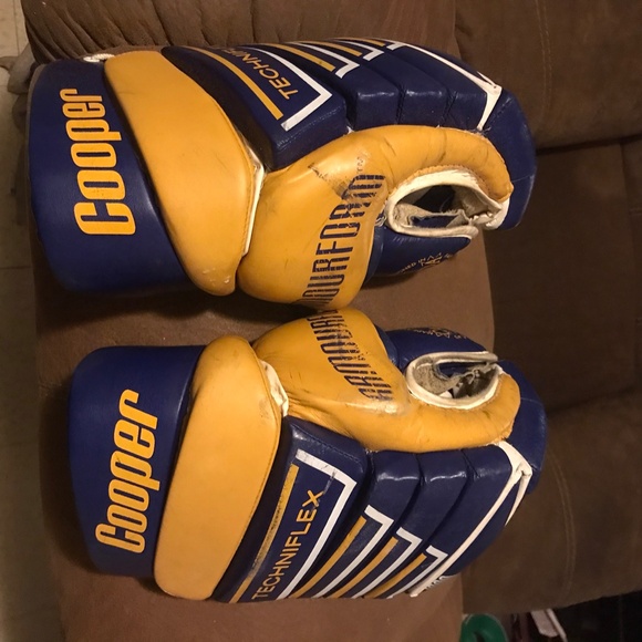 MENS VINTAGE COOPER TECHNIFLEX HOCKEY GLOVES!!!!! - Picture 10 of 11